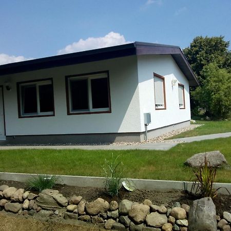 Behaglicher Bungalow Fuer Mensch Und Hund Barkhagen Exterior photo