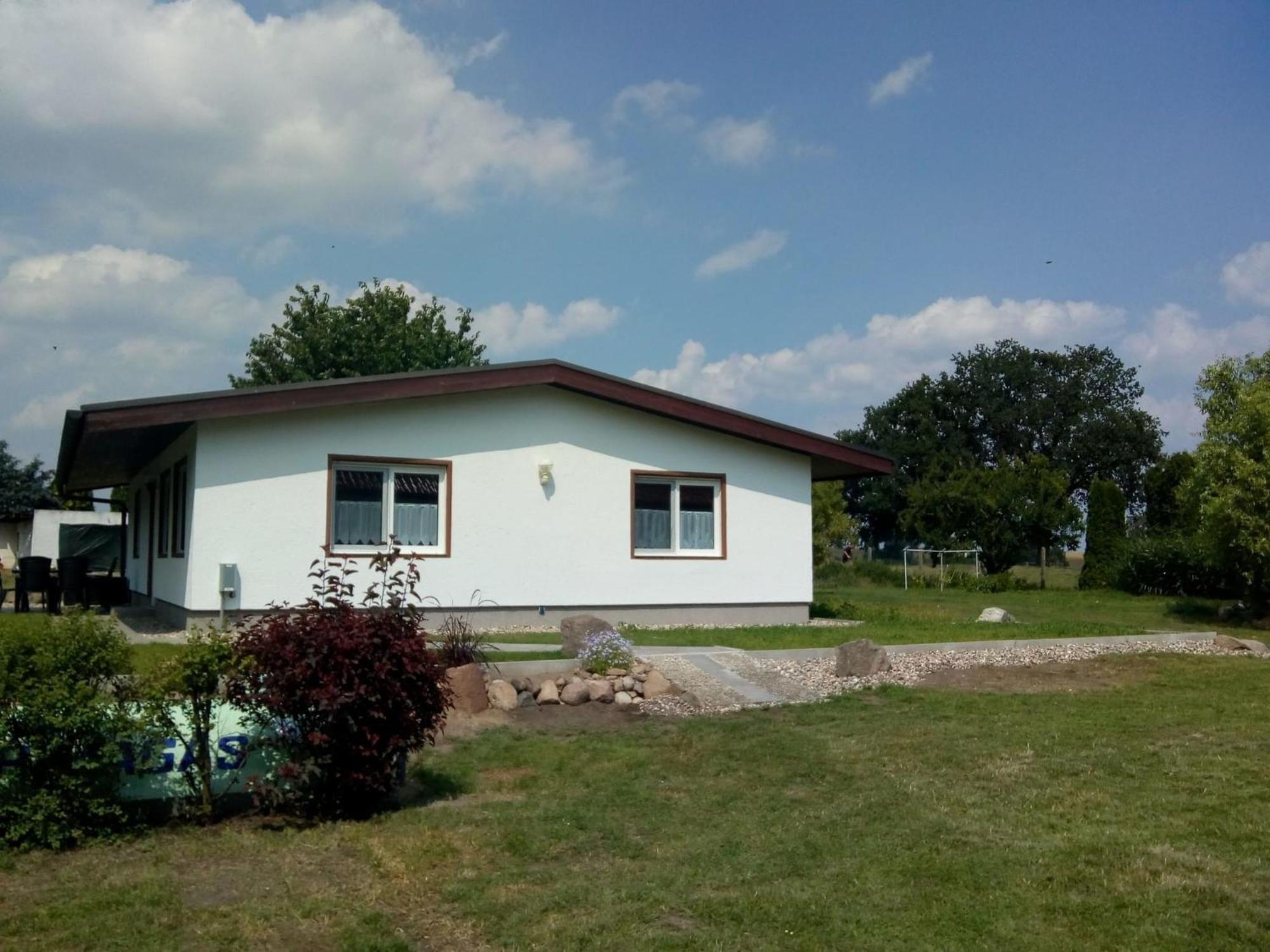Behaglicher Bungalow Fuer Mensch Und Hund Barkhagen Exterior photo